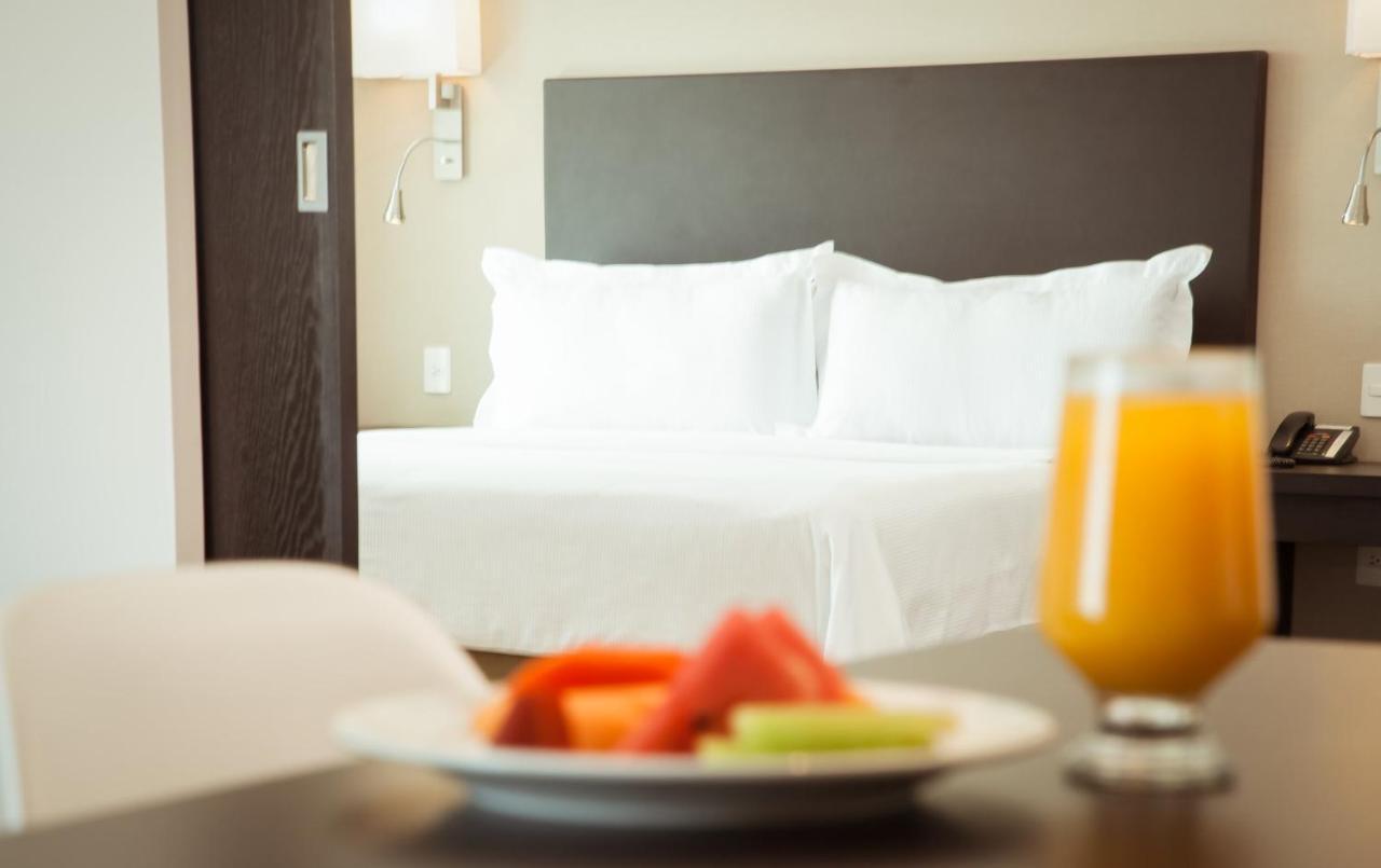 Fiesta Inn Periferico Sur Мехико Экстерьер фото